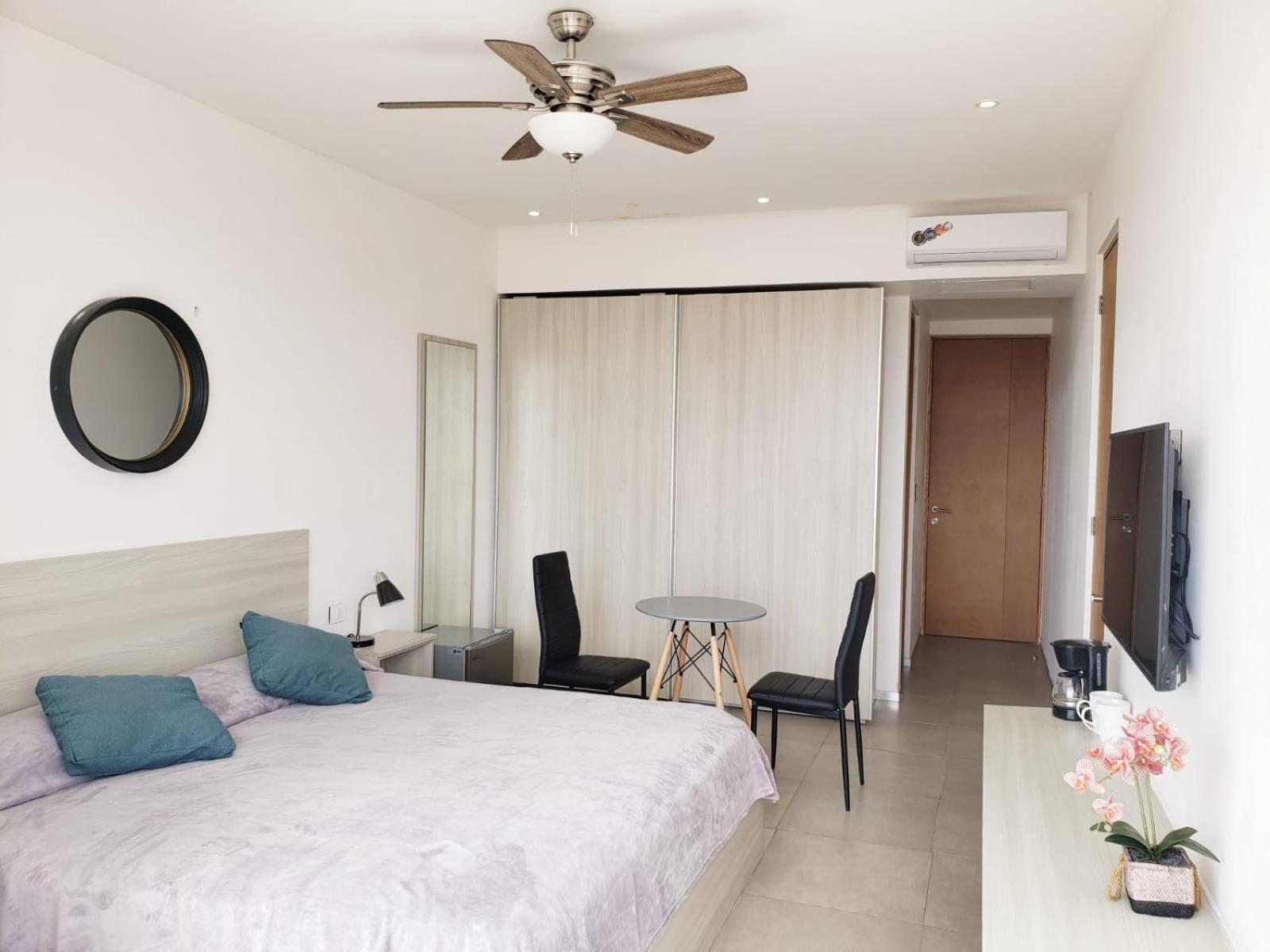 Aura With Balcony, Pool, Gym & Sauna * Playa del Carmen